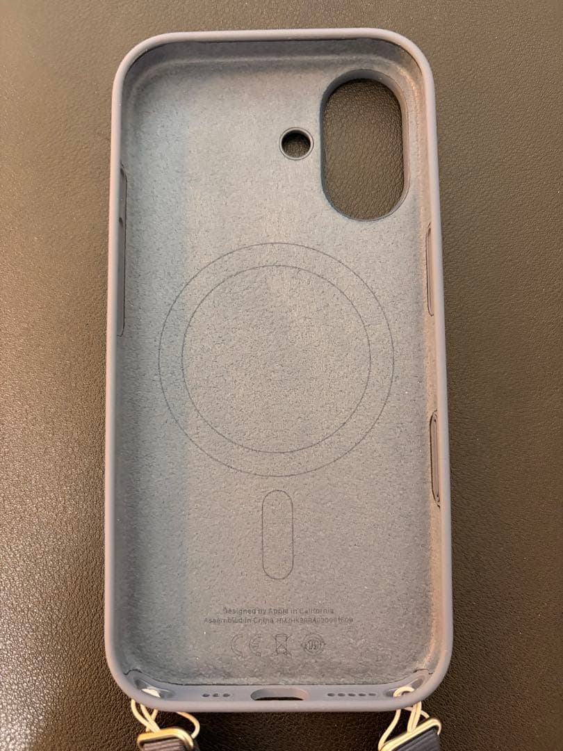 【ほぼ新品】iPhone17:256GB(ケース・ストラップ付き)