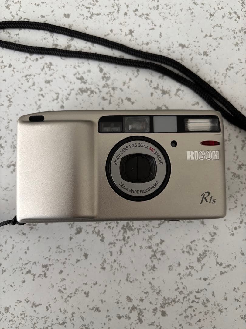 RICOH R1s シルバー