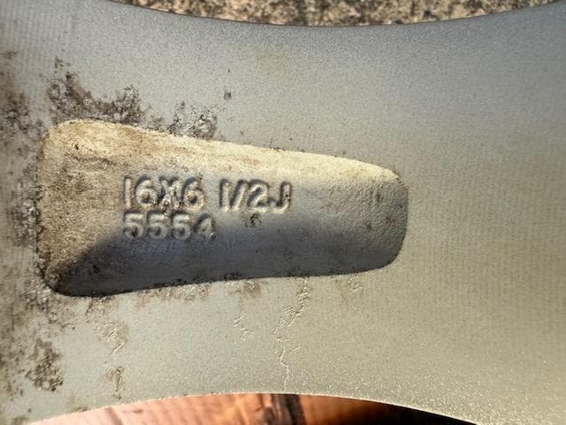 ライズ ロッキー ハイブリッド スタッドレスセット 195/65R16 バリ山!