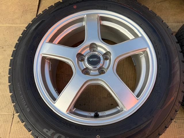 ライズ ロッキー ハイブリッド スタッドレスセット 195/65R16 バリ山!