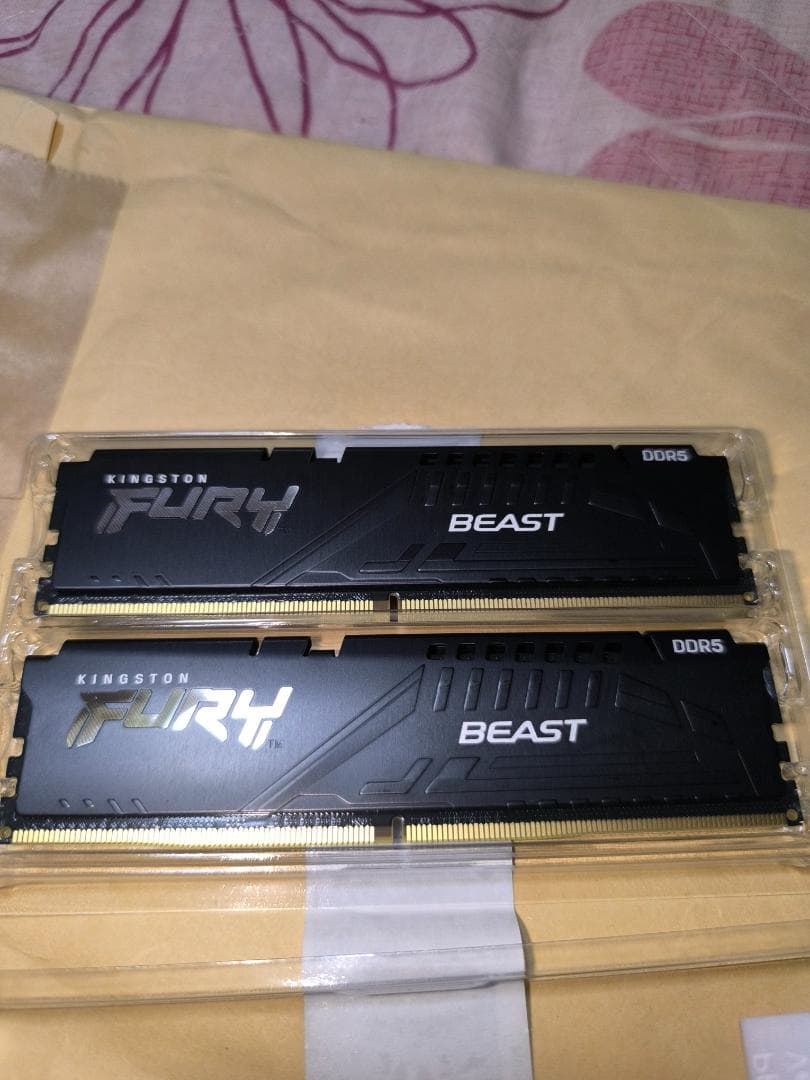 メモリKINGSTON KF556C36BBEK2-32未使用品