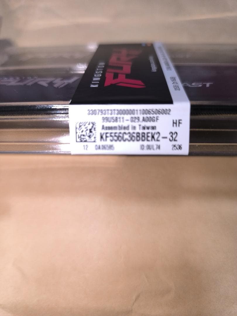 メモリKINGSTON KF556C36BBEK2-32未使用品