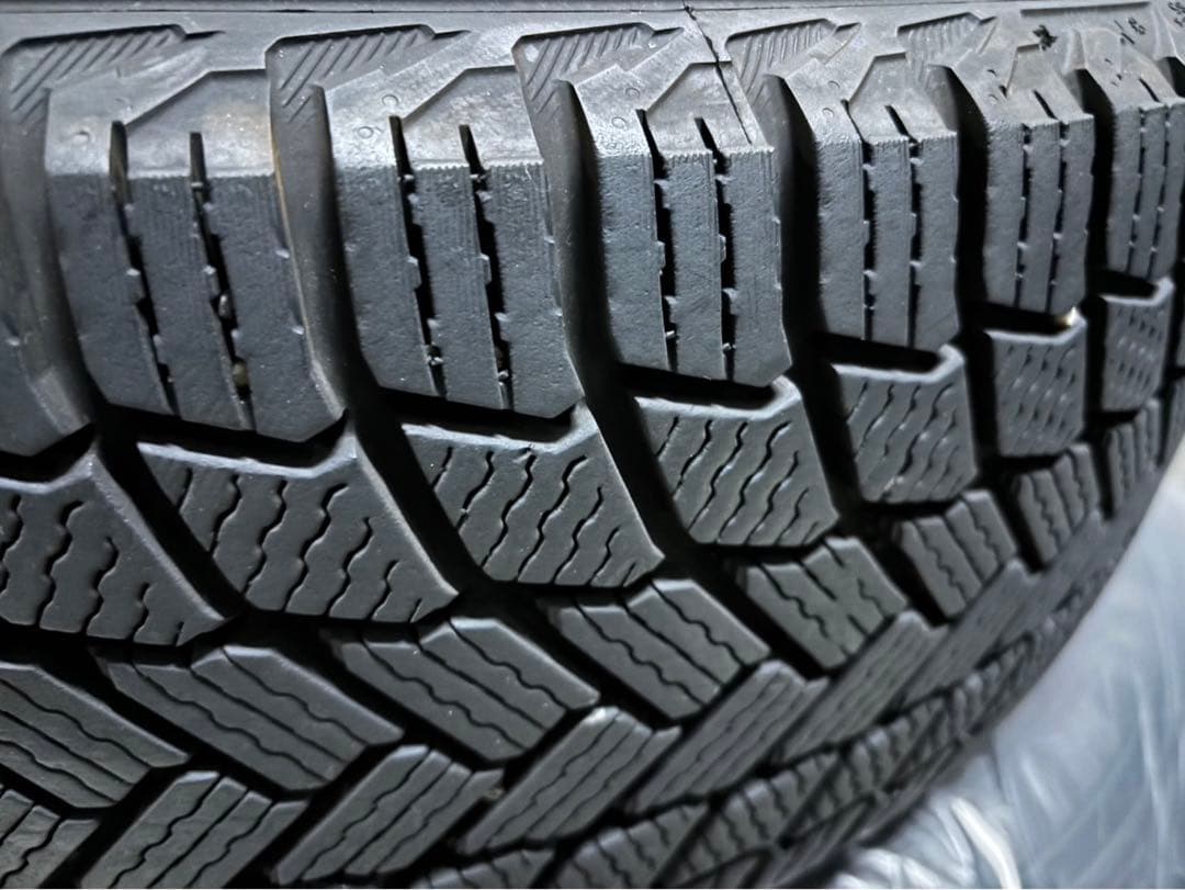 【送料込み】スタッドレス　17インチ ホイールセット (ハリヤー60)