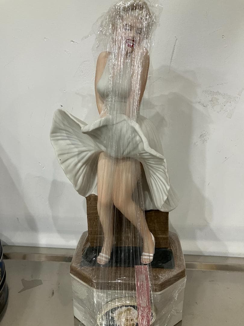 マリリン・モンロー 陶器フィギュア ウイスキー 約40cm