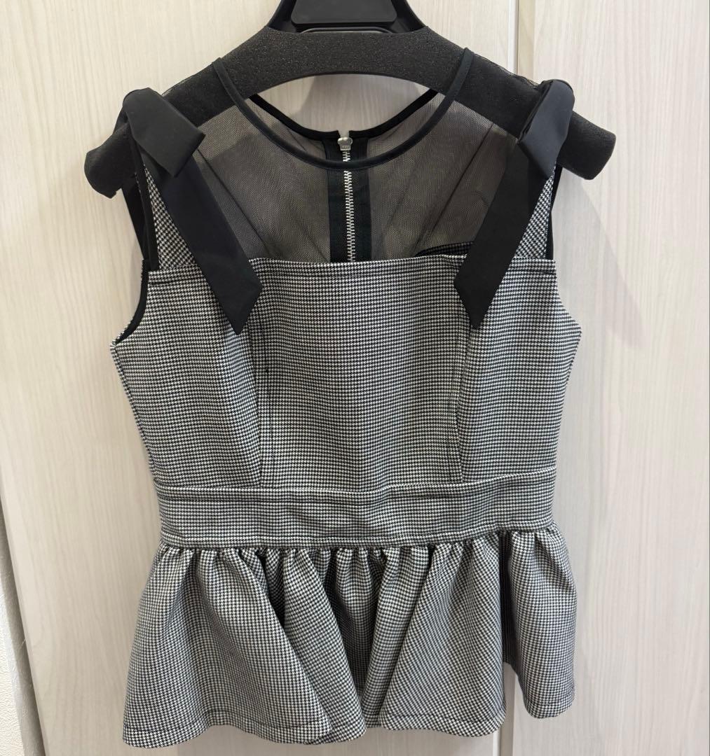 sheller ショルダーリボンペプラムトップス