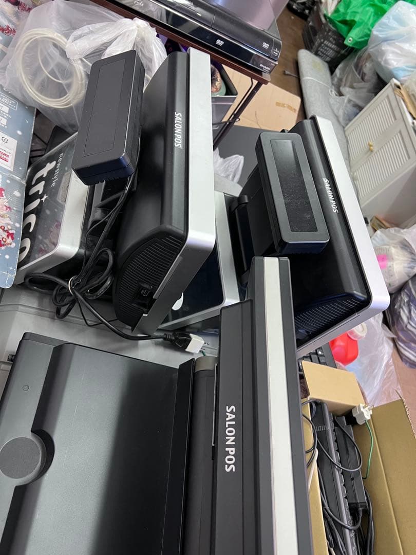 美容室使用SALONPOS レジスタンド 本体とキーボードなど直接手渡し