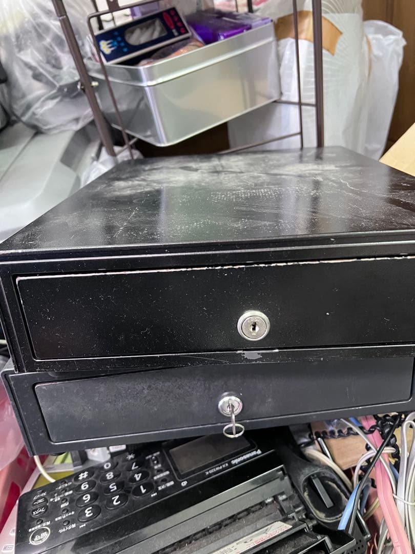 美容室使用SALONPOS レジスタンド 本体とキーボードなど直接手渡し