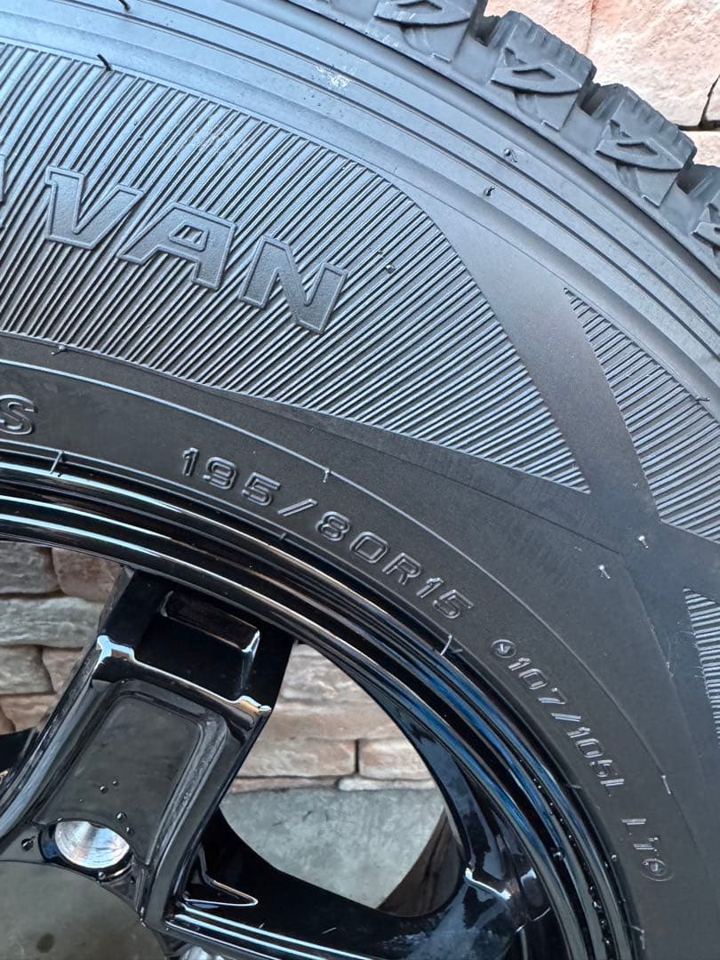 ハイエース195/80R15スタッドレス15インチ6穴139.7キラーホイール