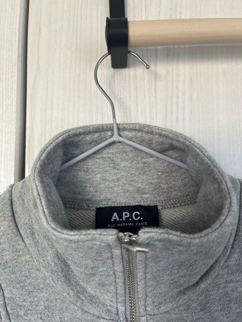 A.P.C. グレー ジップアップスウェット U