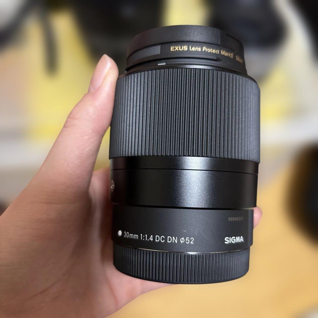 Canon EOSkissm本体•マウントアダプター•レンズ3点•充電器•カバー