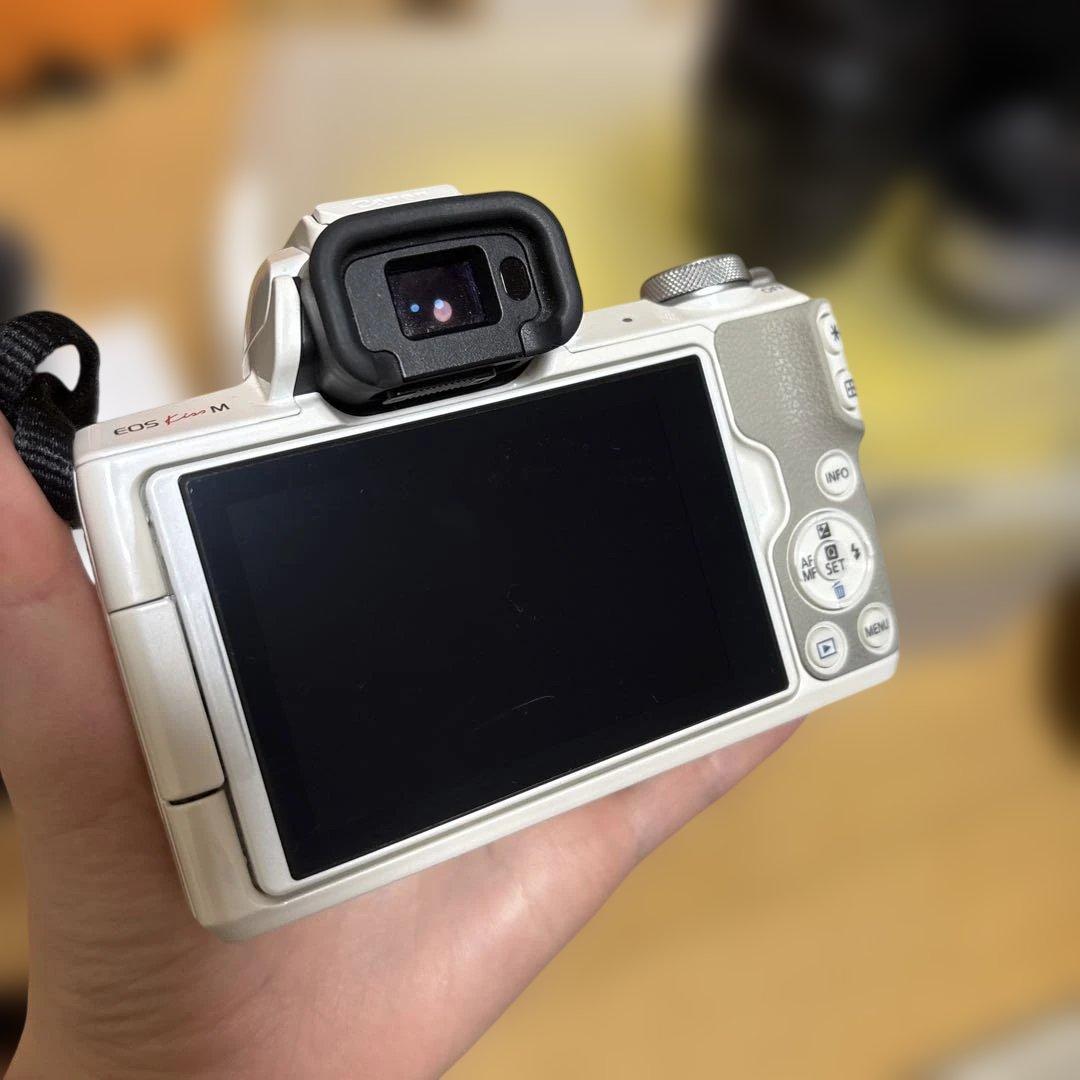 Canon EOSkissm本体•マウントアダプター•レンズ3点•充電器•カバー