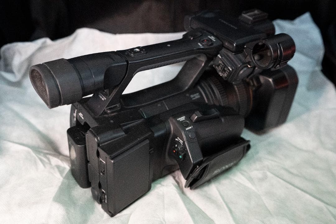 SONY HXR-NX5JNXCAMカムコーダー広角・20倍ズームで高画質を実現