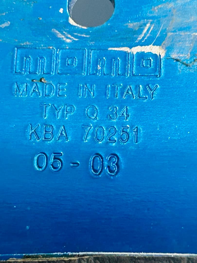 momo COMMANDO ステアリング