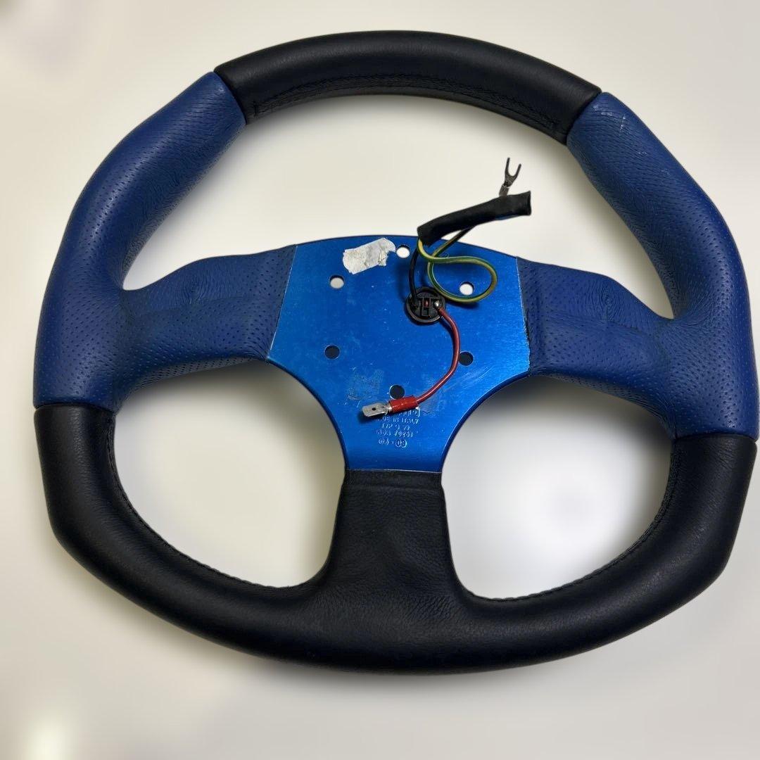 momo COMMANDO ステアリング