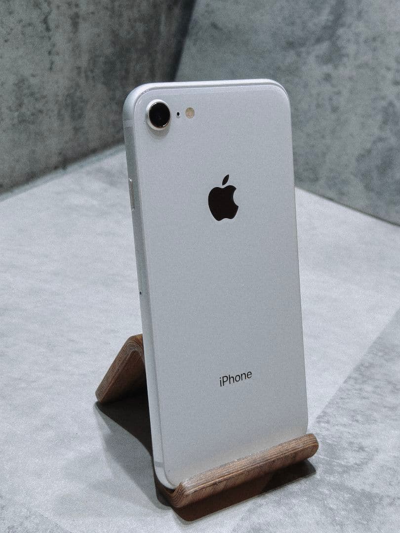 美品 iphone8 64GB スマホ SIMロック解除済