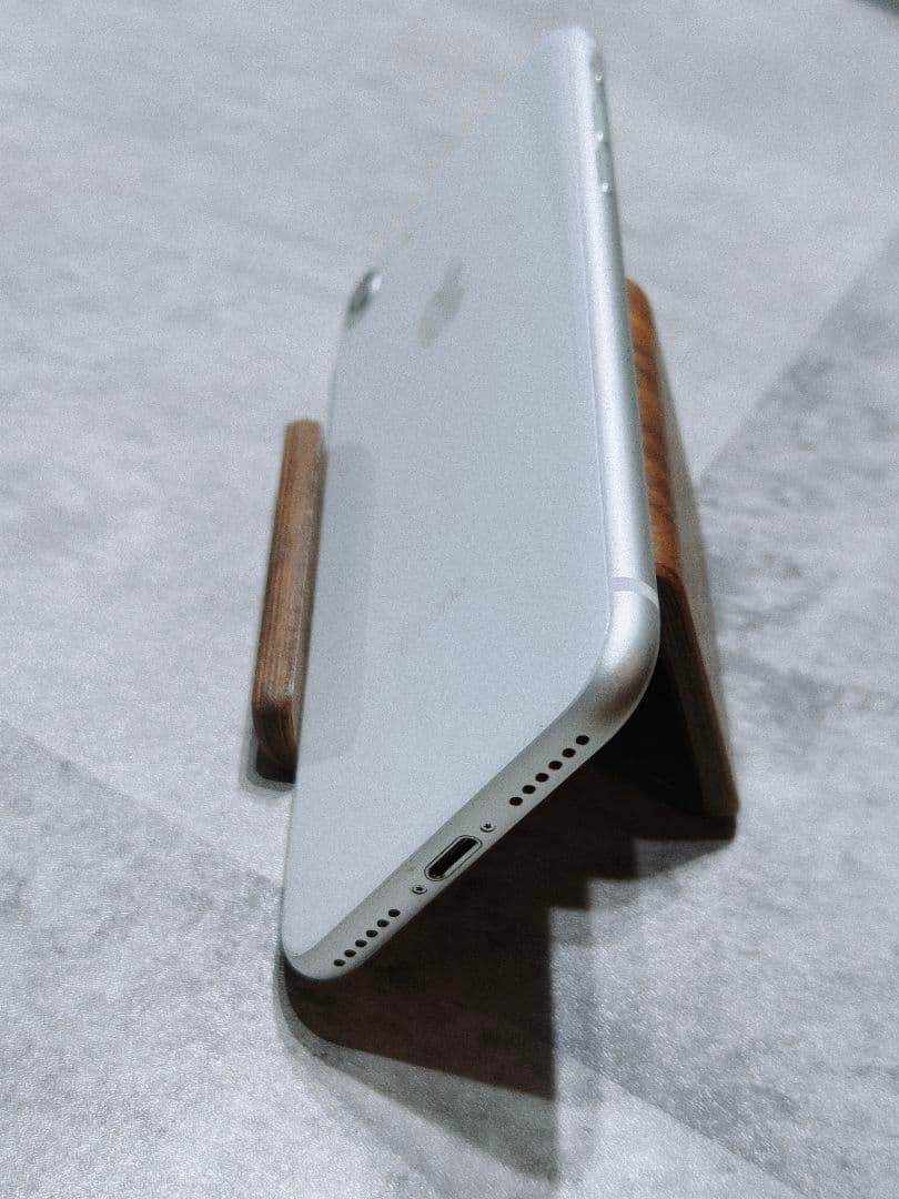 美品 iphone8 64GB スマホ SIMロック解除済