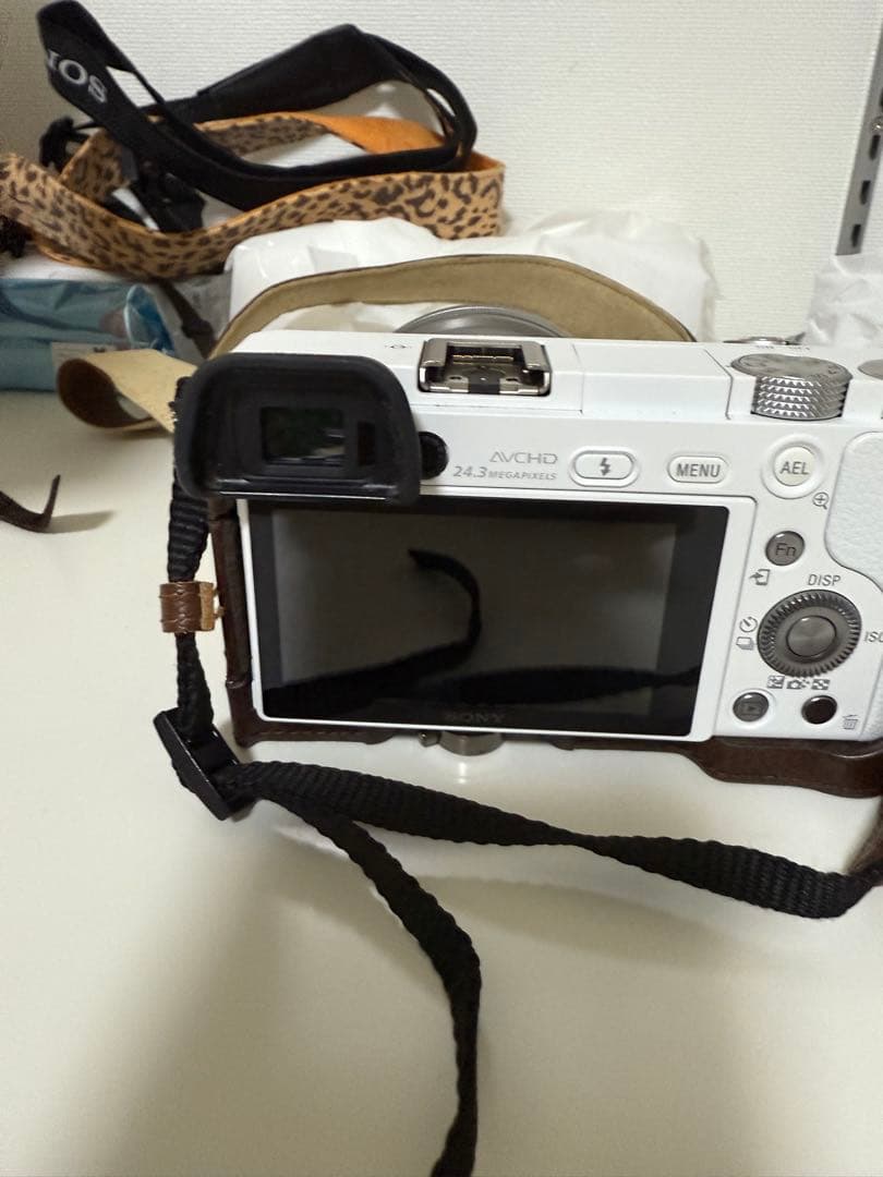 SONY α6000 ホワイト 16-50mmレンズ付き