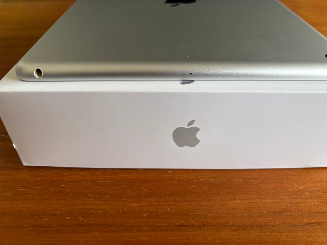 【美品】Apple iPad 第6世代Wi-Fiモデル 128GB シルバー