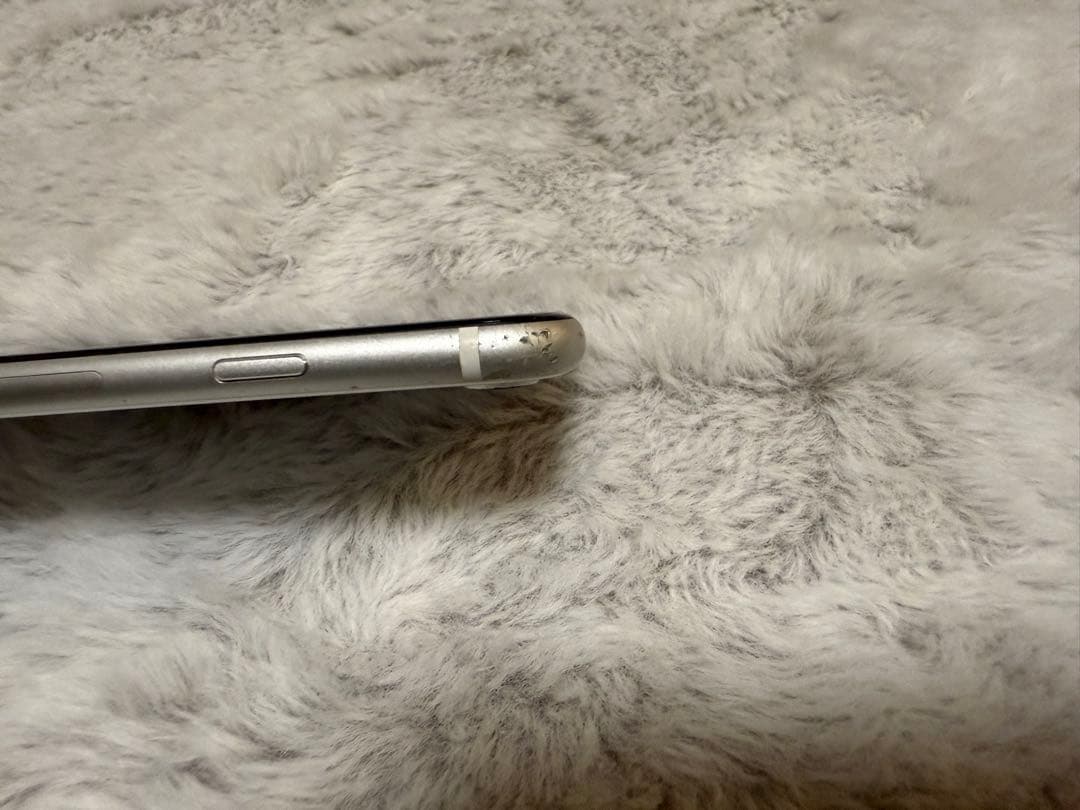 Apple iPhone SE第二世代ホワイト 本体