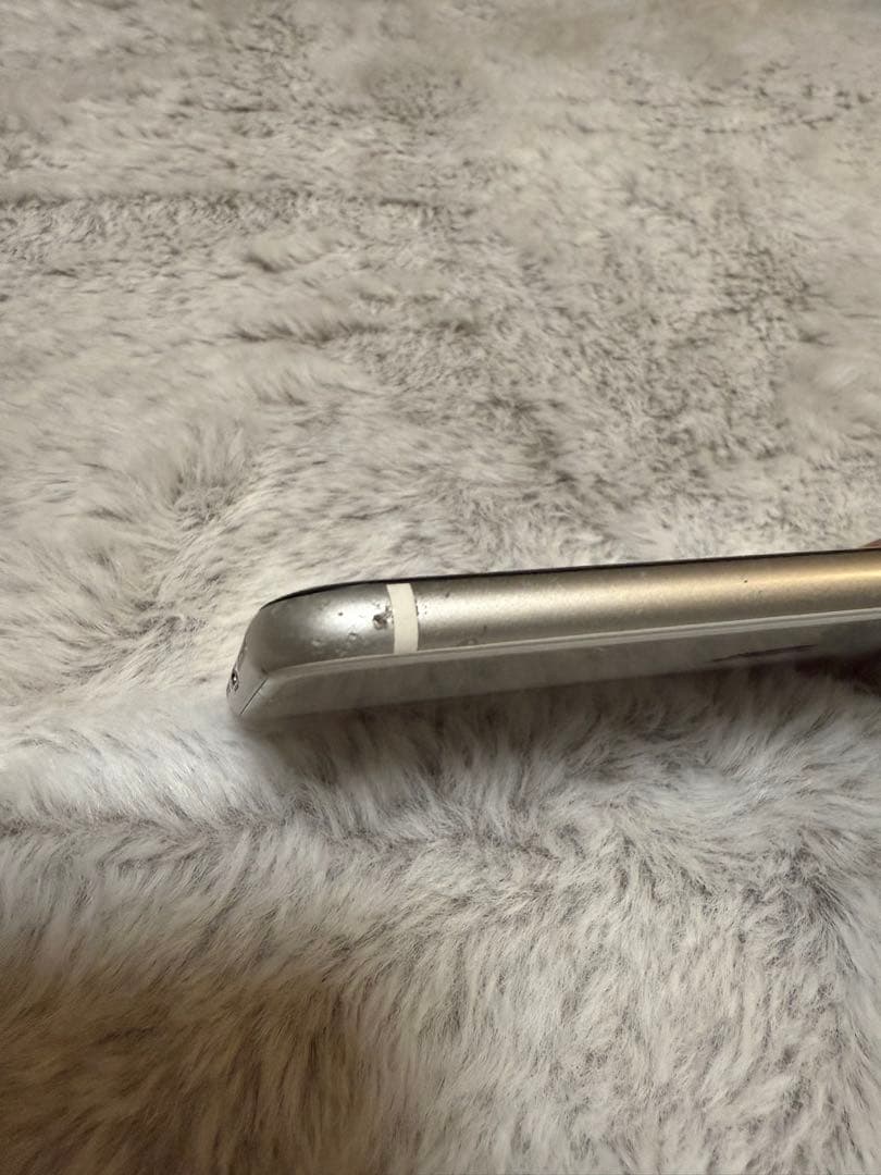 Apple iPhone SE第二世代ホワイト 本体