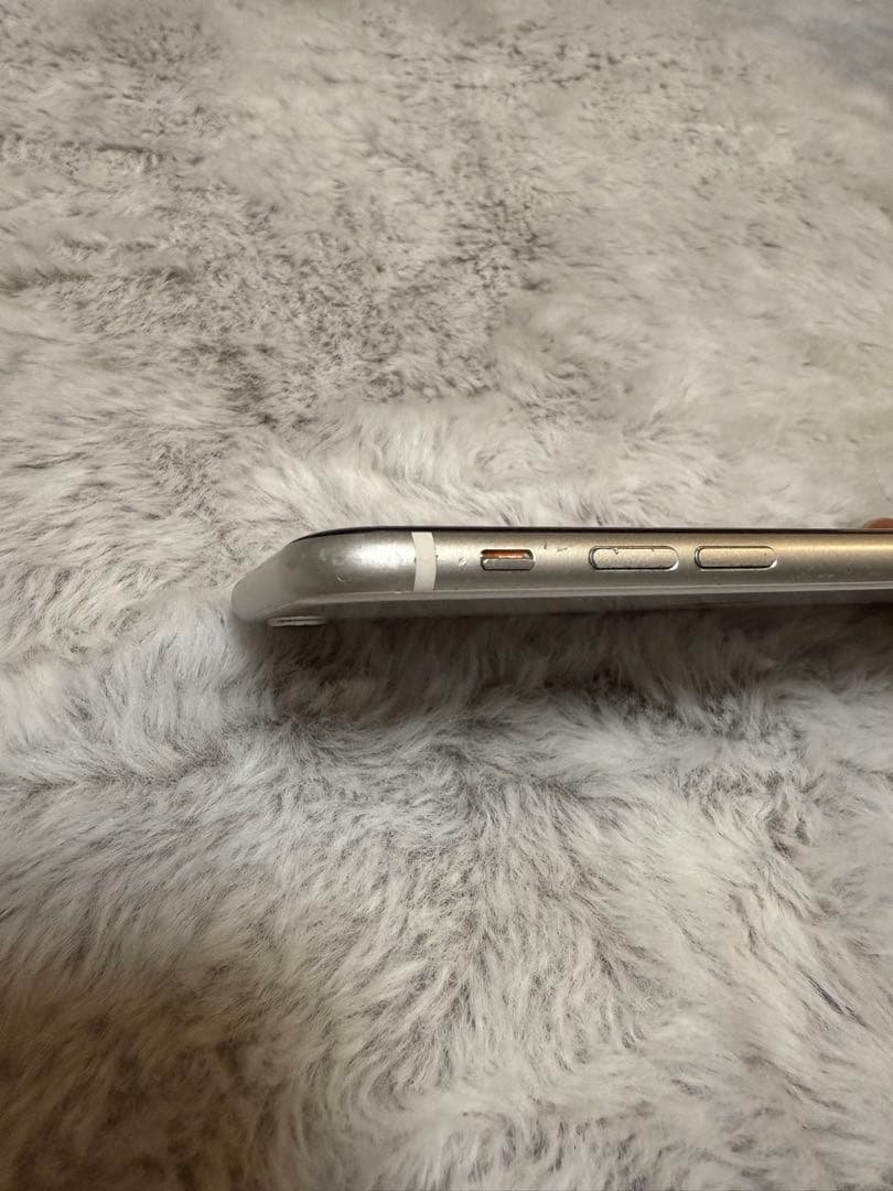 Apple iPhone SE第二世代ホワイト 本体