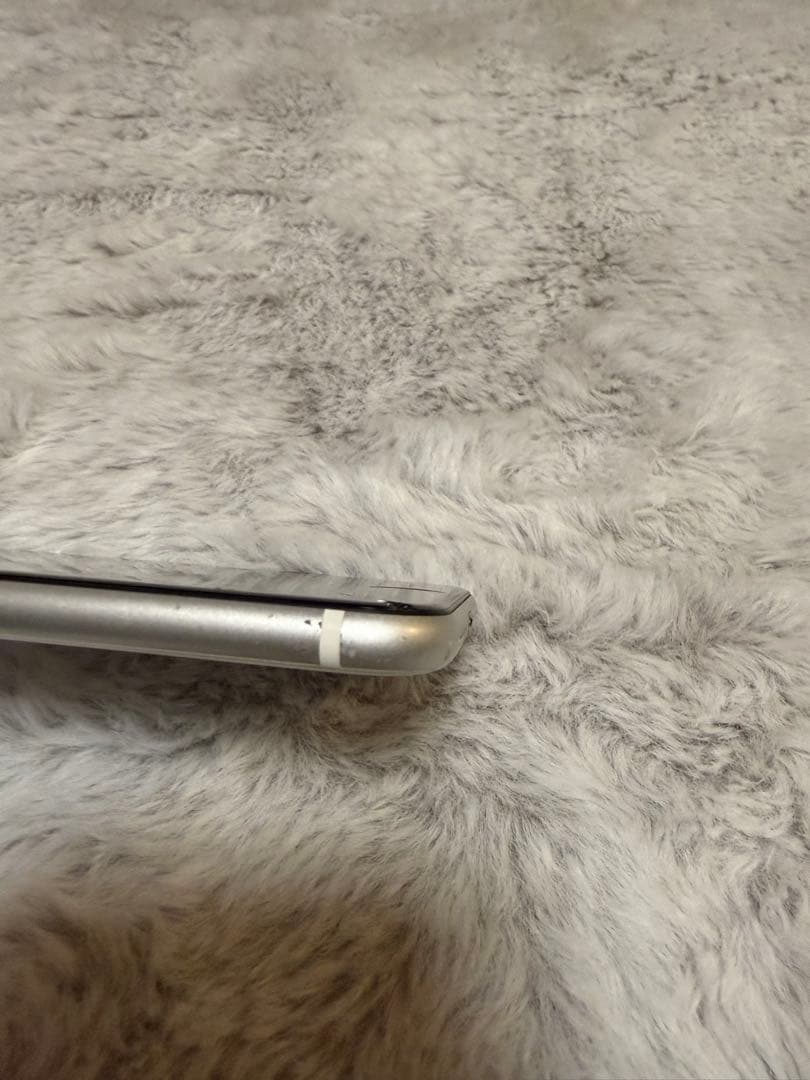 Apple iPhone SE第二世代ホワイト 本体