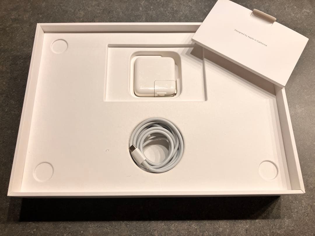 M1チップ搭載MacBook Air - スペースグレイ