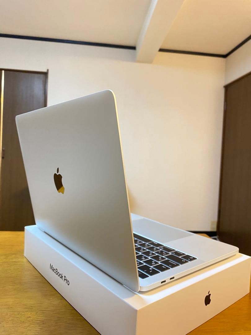 美品 MacBook Pro 16GB 指紋認証、タッチパネル /箱有り