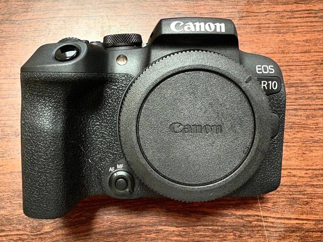キヤノンEos R10 ボディー 新品同様 保証&おまけ付き❣️