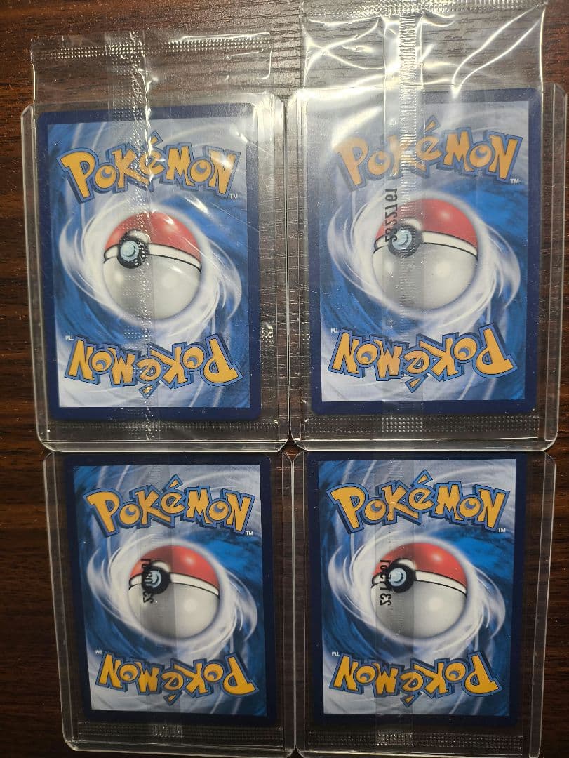 バティックシャツを着たピカチュウ PIKACHU BATIK 4枚セット