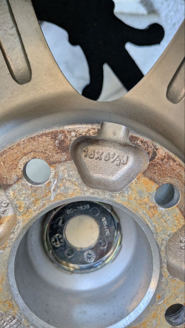 【値引OK】スタッドレス 16インチ タイヤ・ホイールセット　デリカ・ハリアー