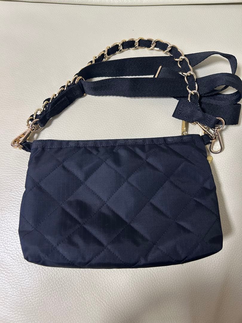 【美品】レスポートサック　ブラック キルティング ボディバッグ　ショルダーバッグ