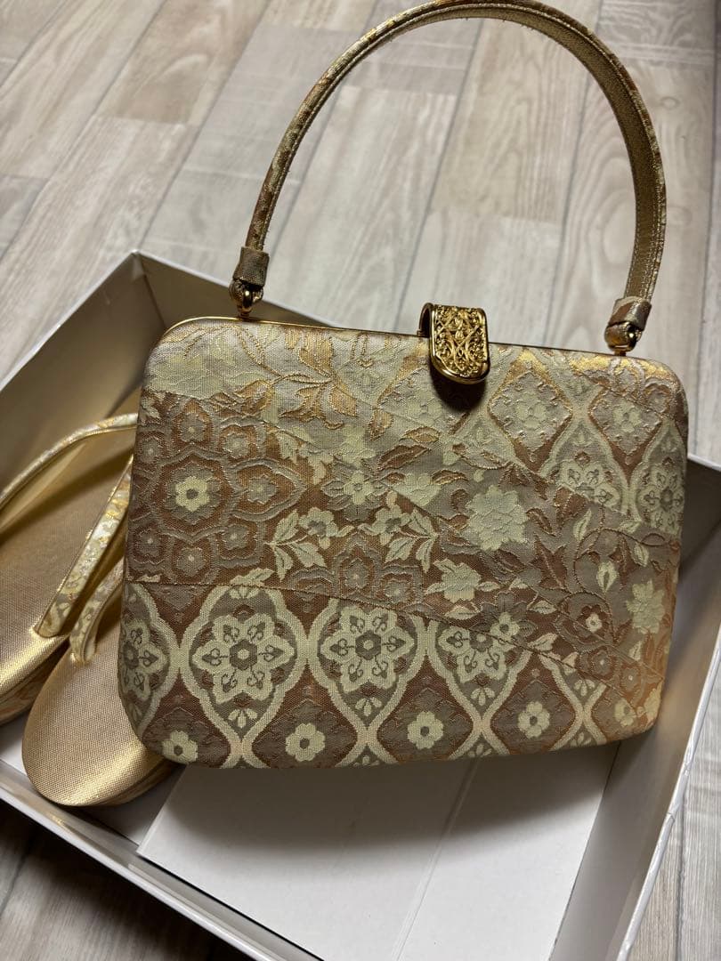 はきもの匠　神田胡蝶　帯地　最高級草履バック　Ｌサイズ　シャンパンゴールド