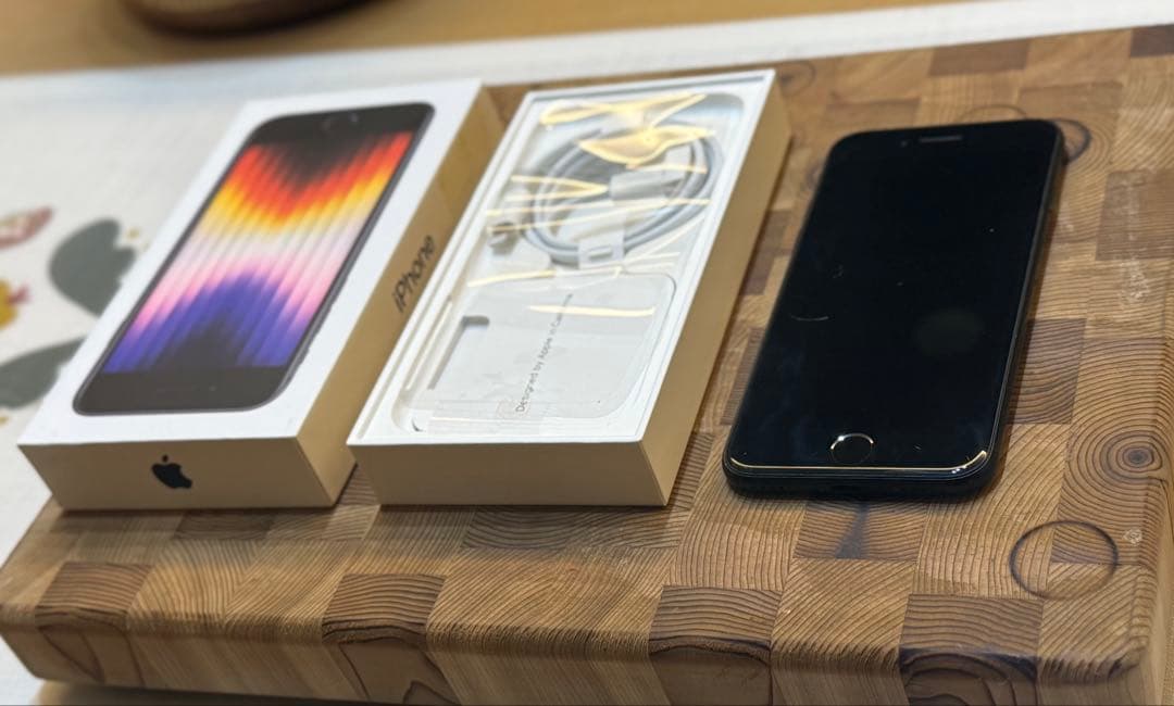 Apple iPhone SE (第3世代) ブラック 本体