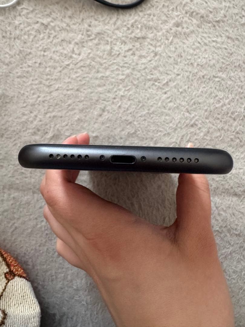 iPhone 11 ブラック 本体 SIMロック解除、初期化済み