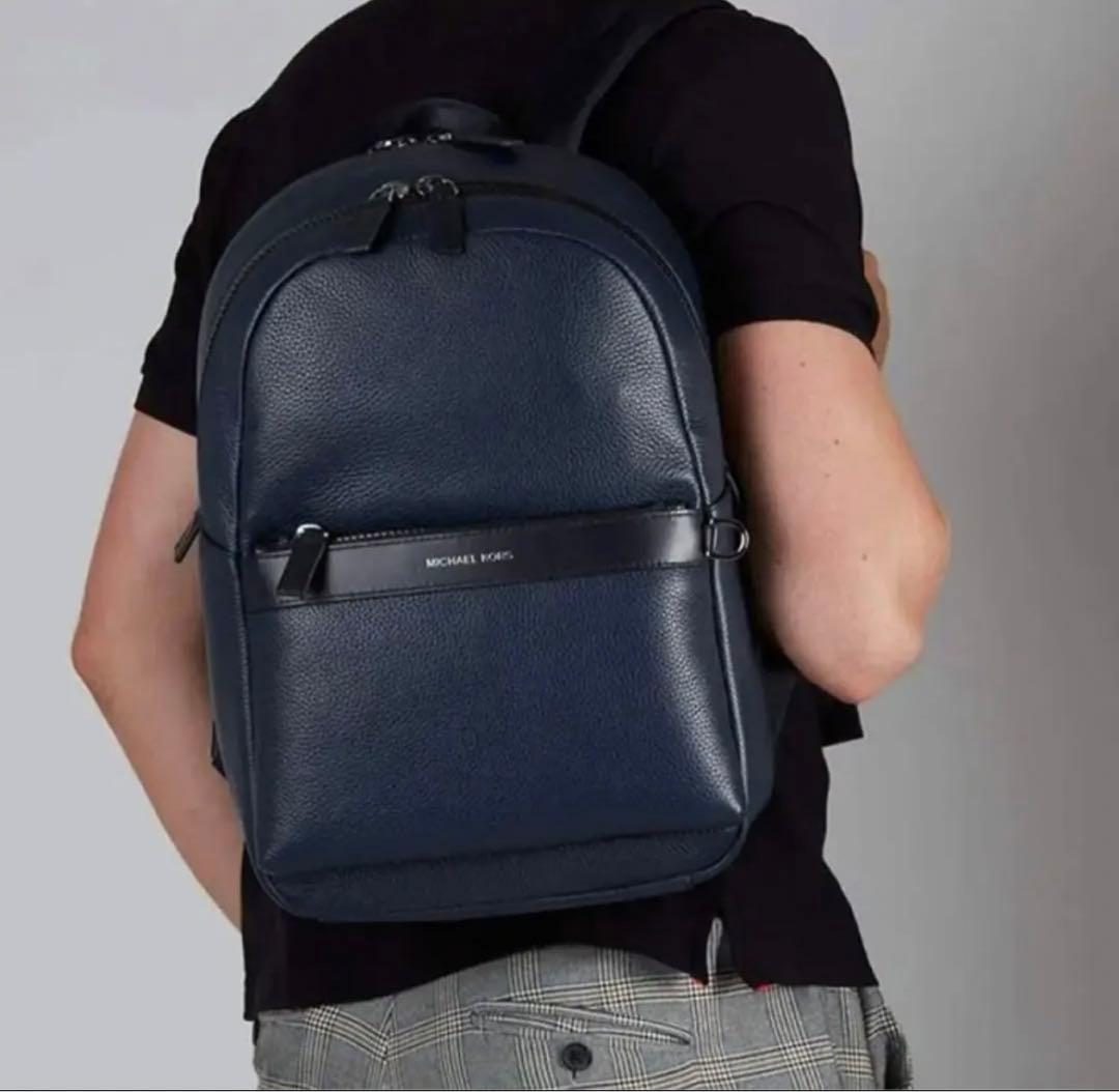 新品タグ付き　マイケルコース　バックパック　リュック 通勤　カジュアル　牛革