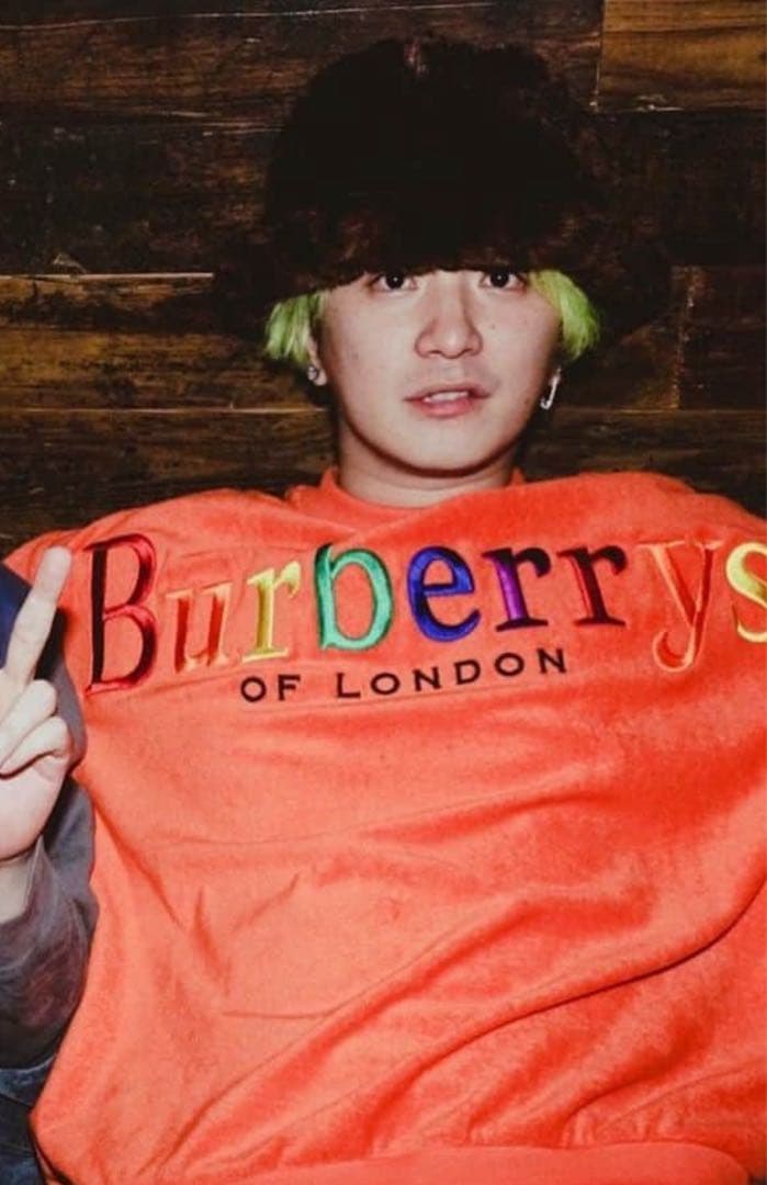 深瀬着用 BURBERRY オレンジ スウェット パンツのみ