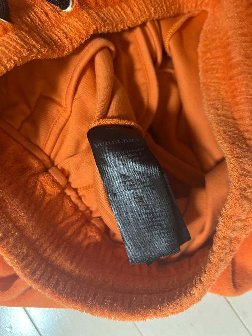 深瀬着用 BURBERRY オレンジ スウェット パンツのみ