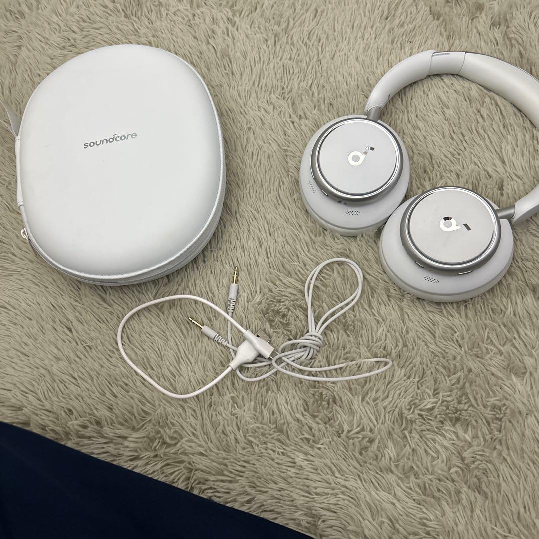 ホワイト ヘッドホン