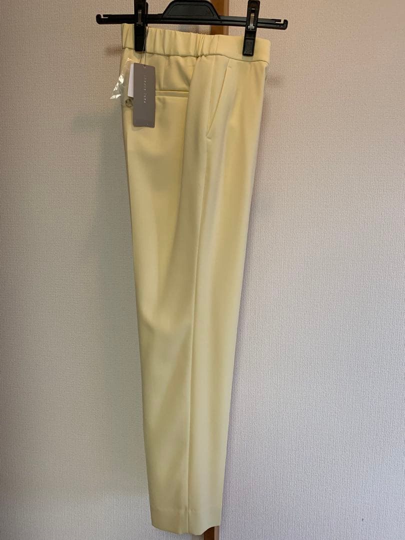 theory luxeイエロースリムテーパードパンツ38 新品タグ付き
