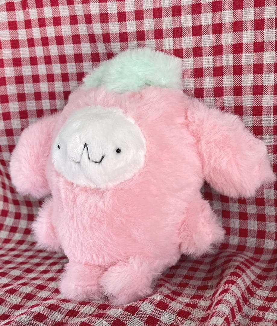 デカいちご犬のぬいぐるみ