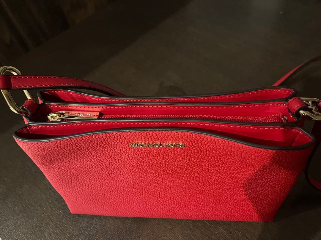 マイケルコース◯ショルダーバッグ トリプル クロスボディ 赤