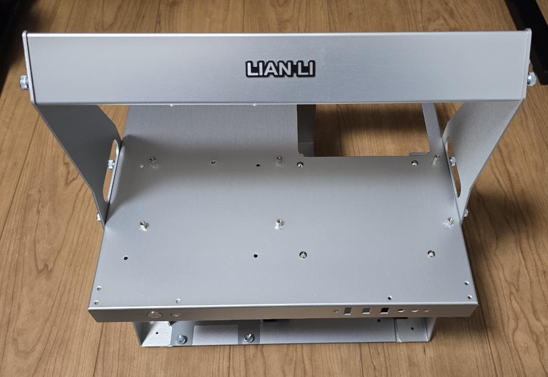 LIAN LI アルミ製テストベンチマーク台 PC-T60A シルバー