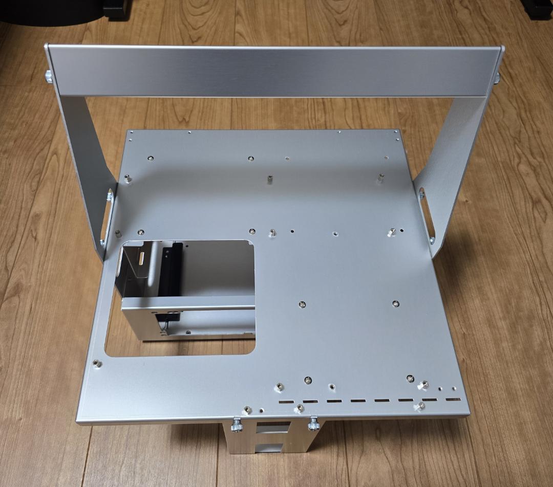 LIAN LI アルミ製テストベンチマーク台 PC-T60A シルバー