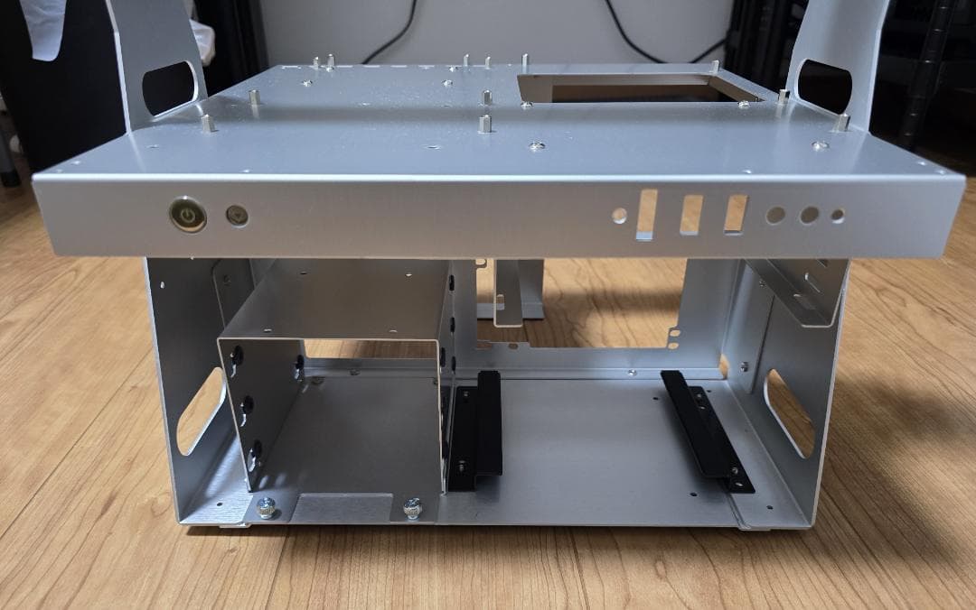 LIAN LI アルミ製テストベンチマーク台 PC-T60A シルバー