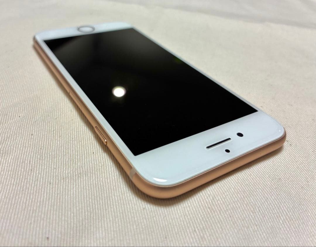 iPhone8 本体［新品純正充電器付き］64GB ゴールド