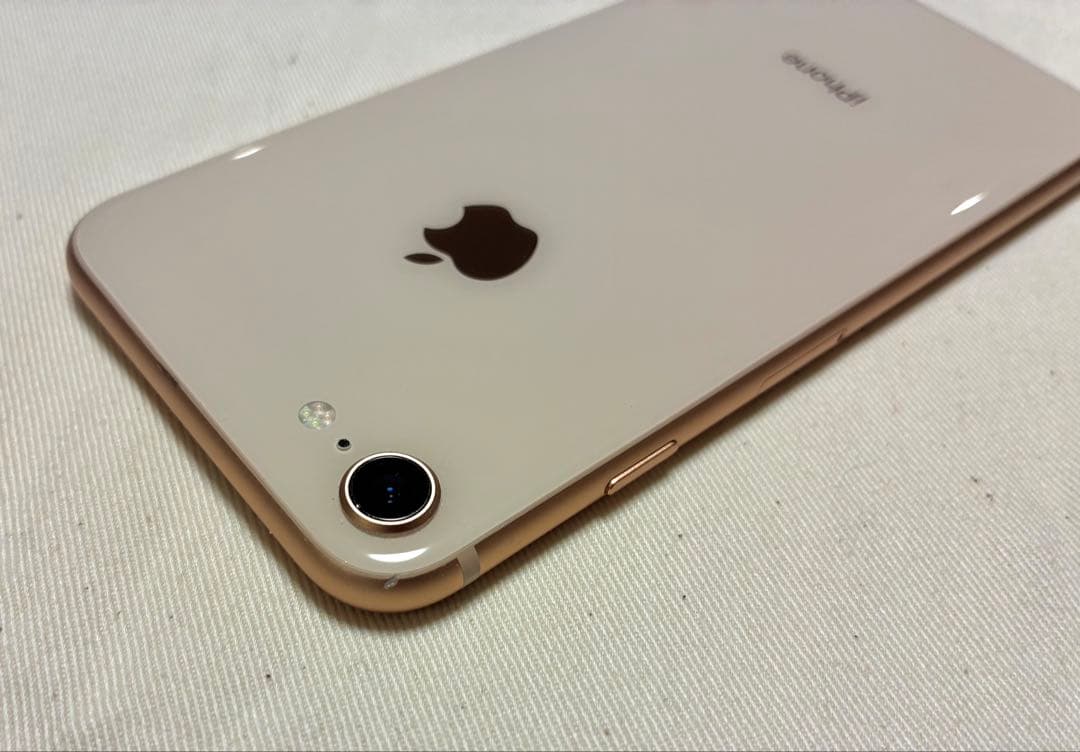 iPhone8 本体［新品純正充電器付き］64GB ゴールド