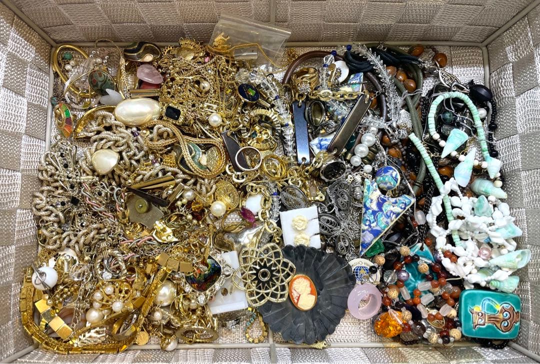 遺品整理　アクセサリー1.3k まとめ売り