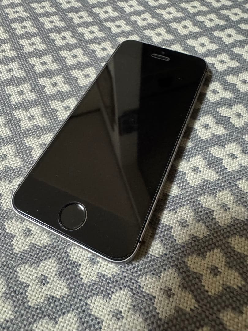 iPhone SE 第一世代 64 GB docomo SIMフリー