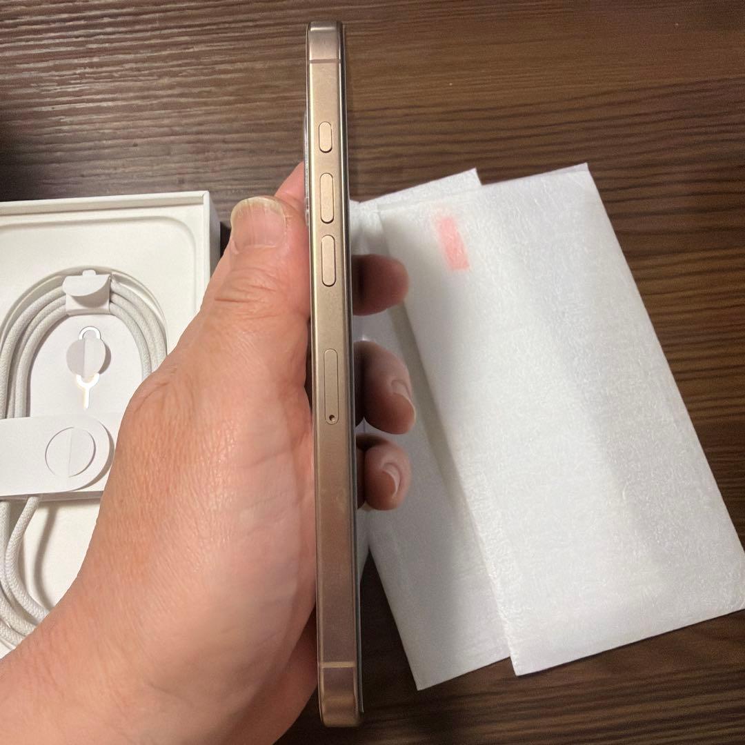 美品iPhone 16 Pro Maxデザート256 GB バッテリー98%